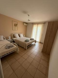 Family Apartment by the Sea with Garden - 3