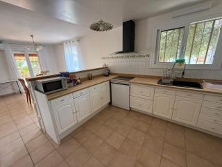 Family Apartment by the Sea with Garden - 4