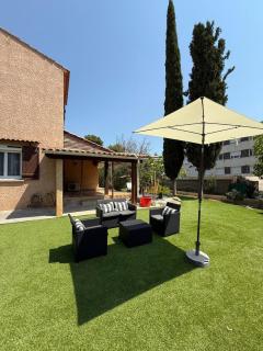 Family Apartment by the Sea with Garden - 8