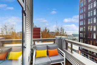 Penthouse on the Bay - 8