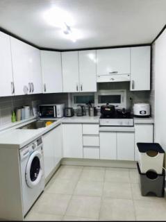 Itaewon Duck Duck Share House - 3