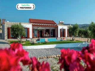 Villa in Arkadi with Pool near the Sea - 0