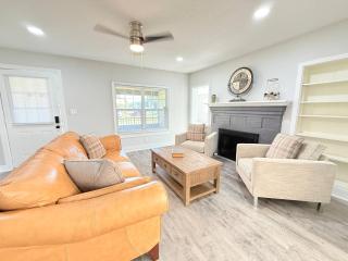Charming Leesburg Cottage/Walk to HistoricDowntown - 0