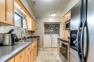 Pet-Friendly Raleigh Townhome Near Medical Centers - 9