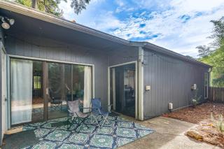 Pet-Friendly Raleigh Townhome Near Medical Centers - 8