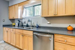 Pet-Friendly Raleigh Townhome Near Medical Centers - 2