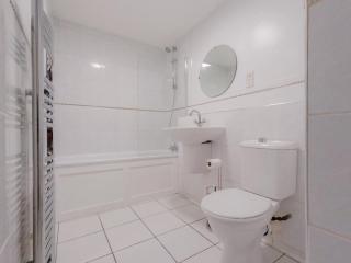 Stunning 3Bed 2bath family home with Garden - 4