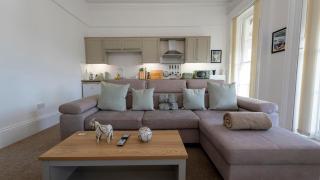 Spacious 2 Bed Apartment in Brighton- Free Parking - 7