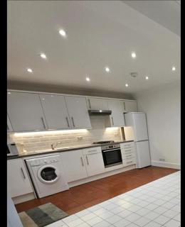 Mia Apr, Primros Hill, camden town - 4