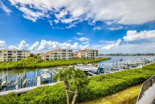 Riverfront Marker 33 with Sunset Views, Walk to Flagler & 3rd Ave, Pet Friendly, Pool & Hot Tub - 9