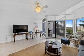 Riverfront Marker 33 with Sunset Views, Walk to Flagler & 3rd Ave, Pet Friendly, Pool & Hot Tub - 6