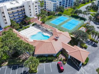 OW15-401 Spacious Oceanwalk Corner Condo with Water Views and Easy Beach Access - 9