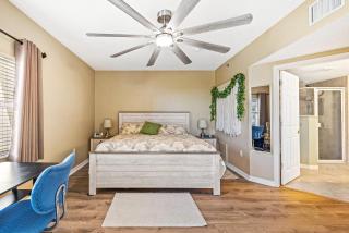 OW15-401 Spacious Oceanwalk Corner Condo with Water Views and Easy Beach Access - 8