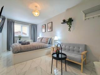 Spacious 5br Home In Central Liverpool Parking - 3