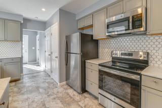 Walk to Main Street! Updated Norwich Home - 4