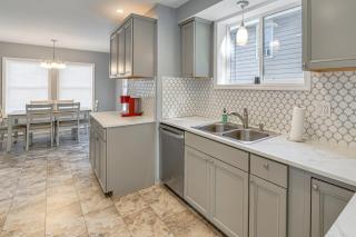 Walk to Main Street! Updated Norwich Home - 3