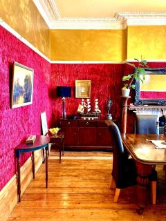 Seafront Luxury Super King Suites Villa parking - 2