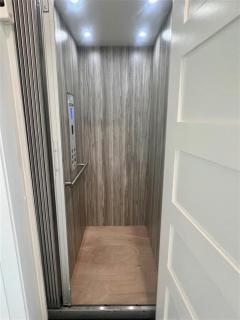 Luxury 4-Story, Rooftop Deck in Houston - 3