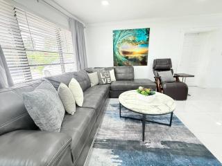 EPIC Bright Modern 3BR Home • Jacuzzi • Near Beach - Pompano Beach - 3