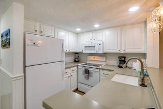 Resort Condo Steps to Beach Snowbirds Welcome! - 2