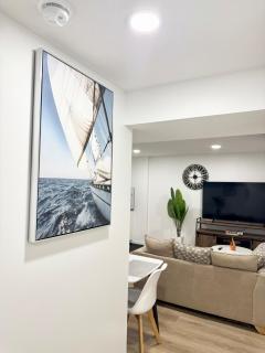 Cozy 2 Bedroom Suite Close to Amenities - 2