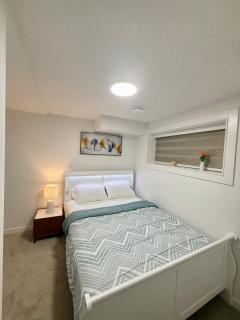 Cozy 2 Bedroom Suite Close to Amenities - 1