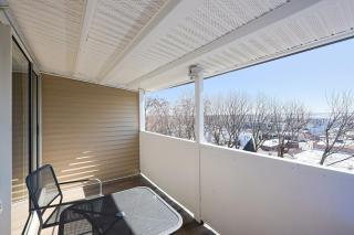 Eastie Roomy 3BR with Easy City and Airport Access - Boston - 1