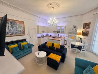 Elegant Apartment in City Centre With Balcony - 9