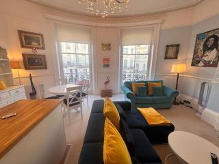 Elegant Apartment in City Centre With Balcony - 8