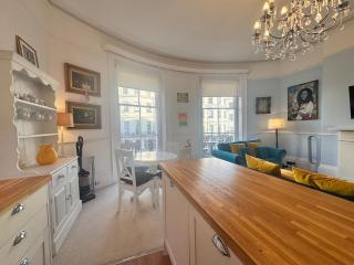 Elegant Apartment in City Centre With Balcony - 6