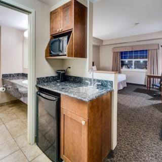 Heritage Inn & Suites - Brooks - 9