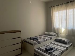 Casa aconchegante com pátio grande - 1 km da Praia - 2