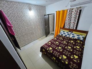 2 bedrooms, living room, Port Bouet - 3