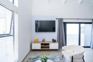 Modern 2 Bed Home with Solar & Braai Langebaan - 6