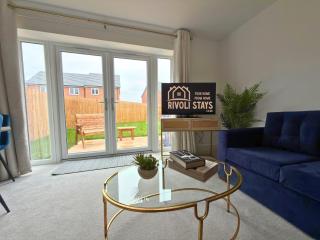 Rivoli Brook, Stylish 3-Bed House ideal for Work & Family Stays - 0