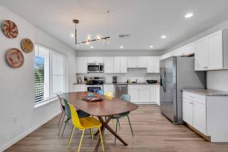 Bradenton Stay, Private Pool, HotTub, Priv Terrace - 8