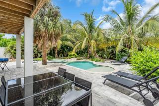 Bradenton Stay, Private Pool, HotTub, Priv Terrace - 5