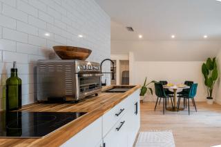 The Key Reno'd Historic Studio 1 Mile to UF & DT - 7