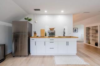 The Key Reno'd Historic Studio 1 Mile to UF & DT - 2