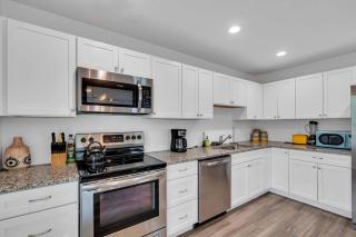 Bradenton Stay, Private Pool, HotTub, Priv Terrace - 1