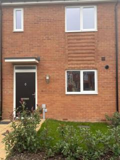Rivoli Brook, Stylish 3-Bed House ideal for Work & Family Stays - 8
