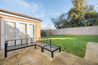 Spacious 4 Bed Home for Contractors & Families - 9