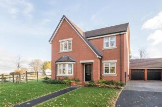 Spacious 4 Bed Home for Contractors & Families - 7