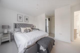 Spacious 4 Bed Home for Contractors & Families - 5