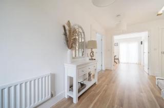 Large 4-Bedroom Home Ideal for Contractors and Long Stays - 3