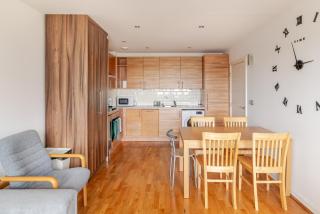 Modern 2BR Apartment in West London Car Garage - 8