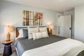 Walk to Port Clinton Lighthouse Home with Deck! - Port Clinton - 1