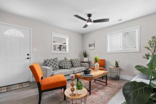 7 Min walk to Golden Belt - 4 Min Drive to Downtown - 7 to Duke - 4