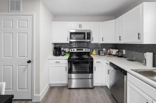 7 Min walk to Golden Belt - 4 Min Drive to Downtown - 7 to Duke - 2