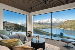 Elevated Tranquility Luxe Lakeview Horizons - 9